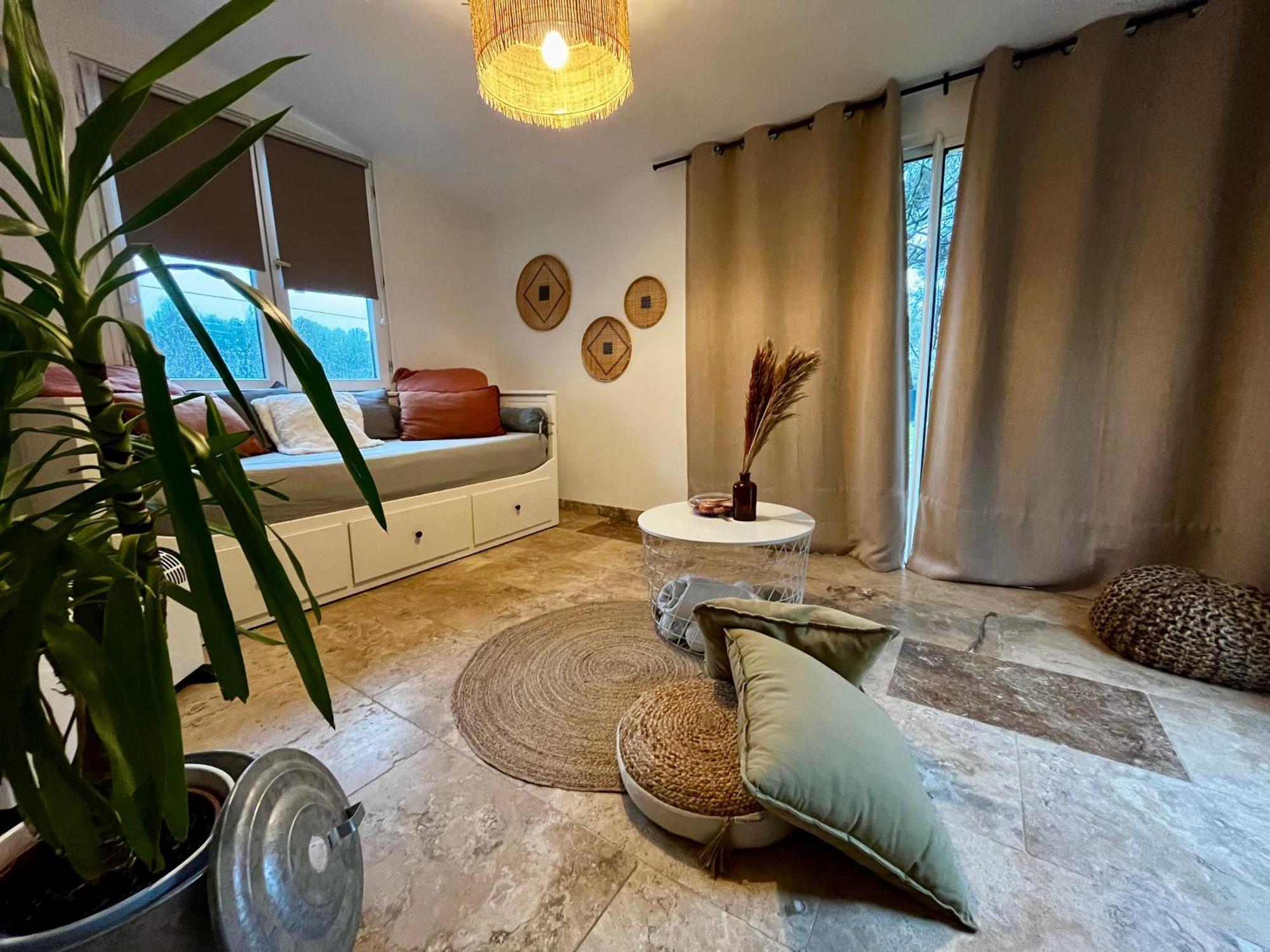 Maison Provencale Au Calme De La Campagne Avec Jacuzzi Aix-en-Provence Dış mekan fotoğraf