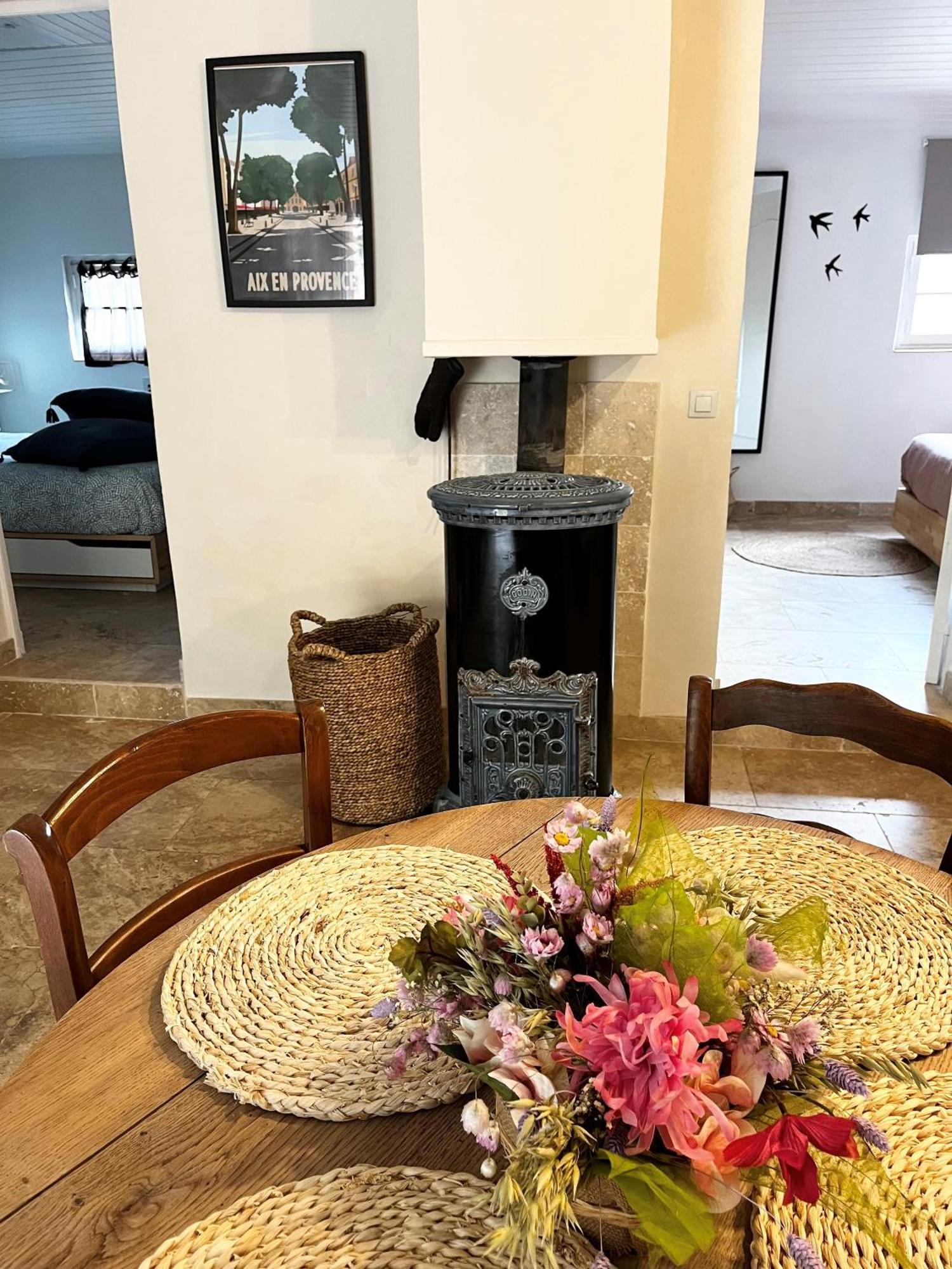 Maison Provencale Au Calme De La Campagne Avec Jacuzzi Aix-en-Provence Dış mekan fotoğraf